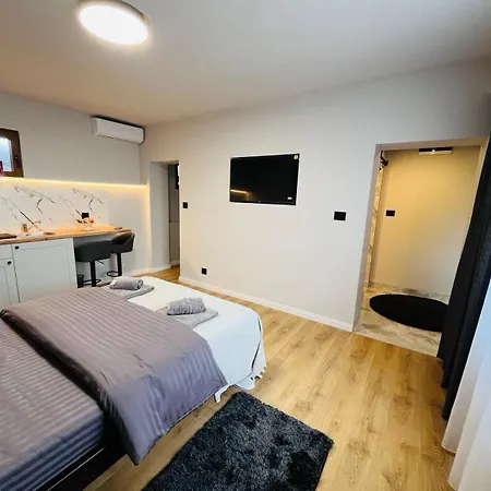 Apartment Grape Vine *