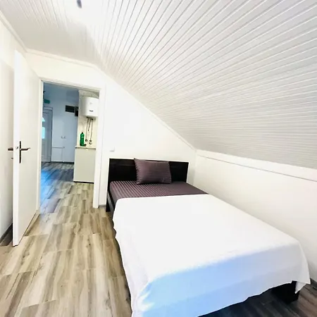 Grape Vine Apartment *